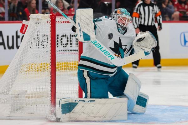 Avalanche, Sharks swap goalies in four-player deal