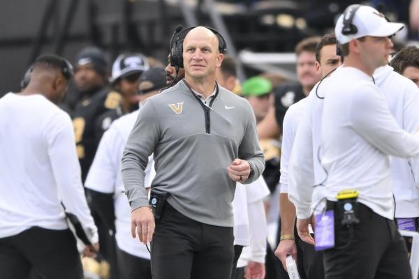 Vanderbilt’s Clark Lea receives contract extension