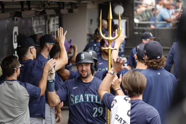 Cal Raleigh, Mariners sweep skidding White Sox thumbnail