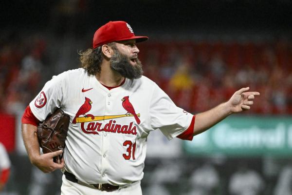 Cardinals place RHP Lance Lynn (knee) on 15-day IL, ending his season