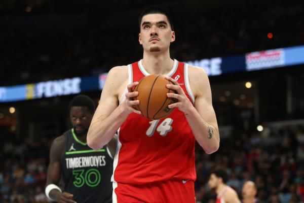 Report: Grizzlies’ Zach Edey cited for driving 101 mph in 55 zone
