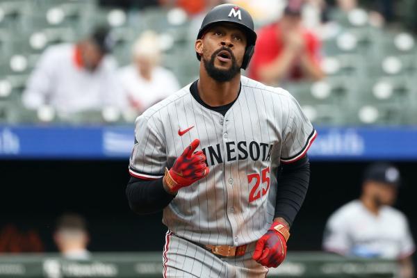 Twins reinstate CF Byron Buxton from concussion IL