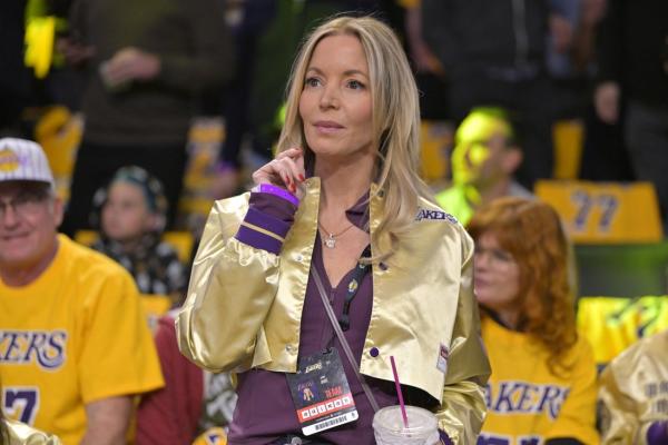 Reports: Lakers fire brothers Joey, Jesse Buss from front office