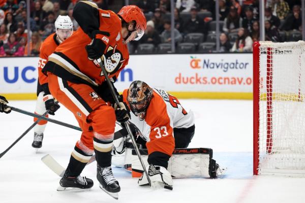 Samuel Ersson sheds struggles, stymies Ducks in Flyers’ win