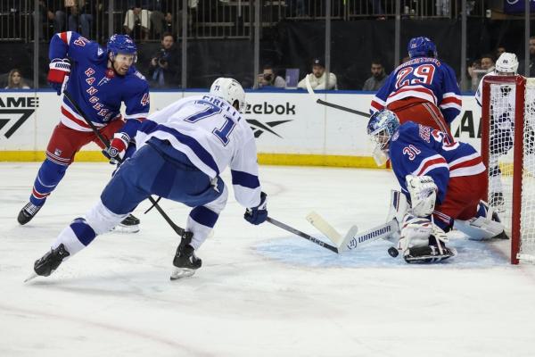 Lightning handle Rangers 4-1, extend win streak to seven