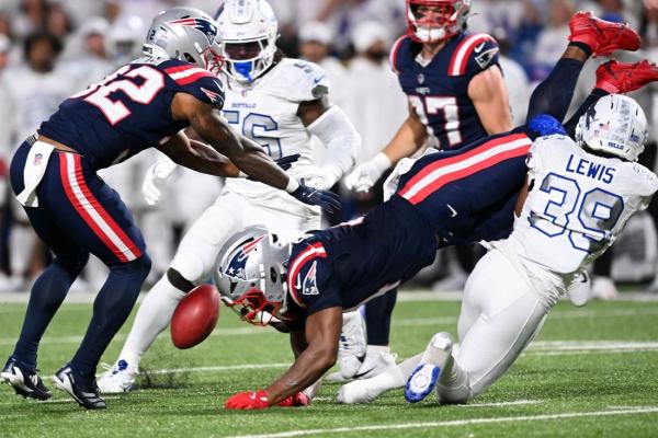 Patriots RB Antonio Gibson (knee) exits vs. Bills