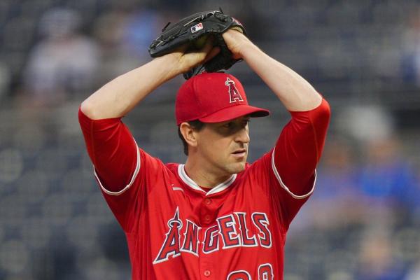Royals avoid sweep in slugfest against Angels