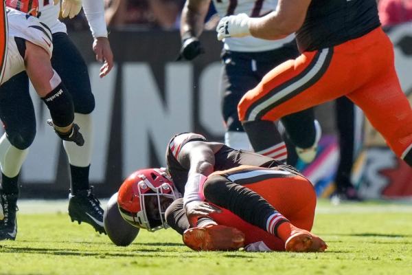 Browns QB Deshaun Watson out of boot, throwing at facility