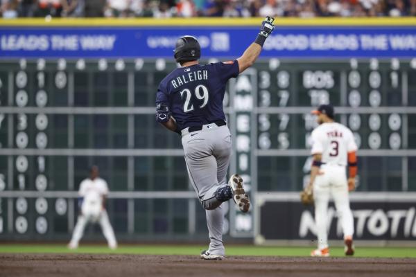 Cal Raleigh passes Ken Griffey Jr. with 57th home run