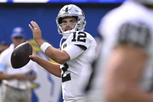 Raiders QB Aidan O'Connell (thumb) exits game vs. Rams thumbnail