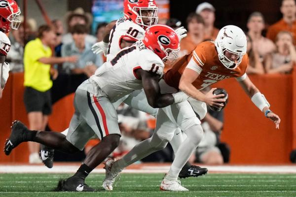 Trevor Etienne, defense lift No. 5 Georgia past No. 1 Texas