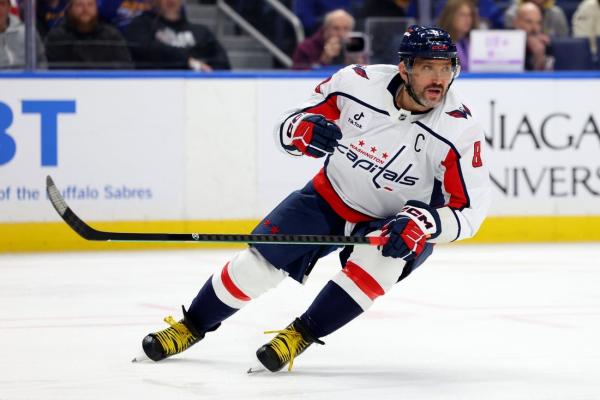 Capitals' Alex Ovechkin becomes 1st NHL player to score 900 goals