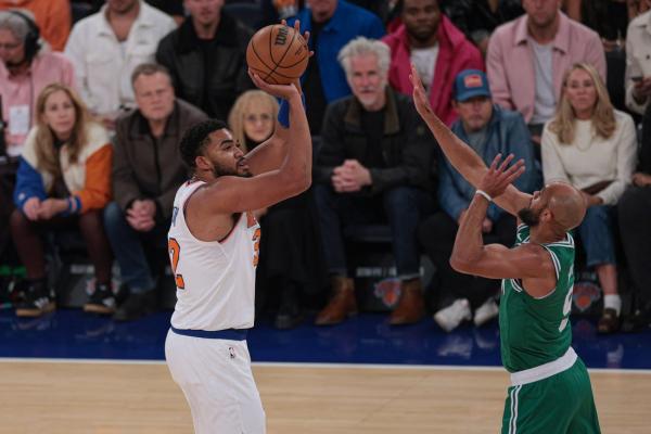 Karl-Anthony Towns, Knicks continue hot start at expense of Celtics
