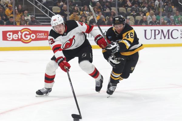 Penguins finish strong to beat Devils, pick up 4th straight W