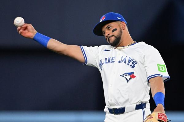 Jays place OF Anthony Santander (shoulder) on IL