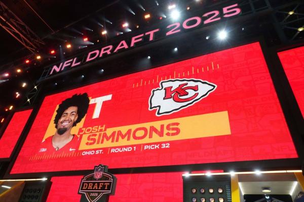 Chiefs OT Josh Simmons, first-round pick, signs rookie deal