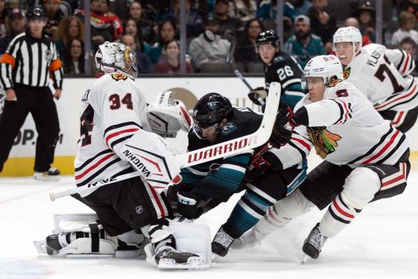 Will Smith scores twice as Sharks rally past Blackhawks