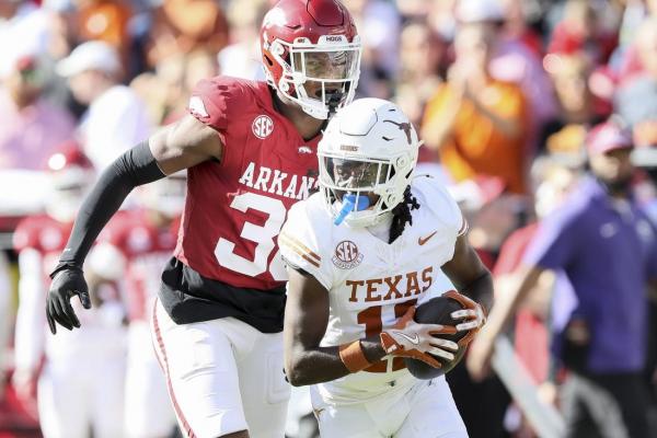 No. 3 Texas dominates first half to get past Arkansas 20-10