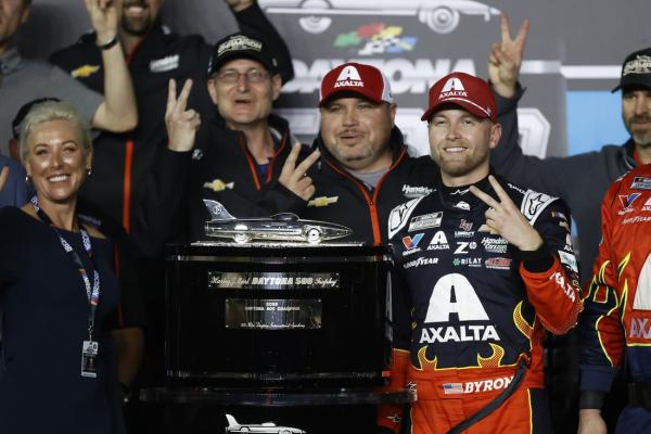 William Byron signs extension with Hendrick Motorsports