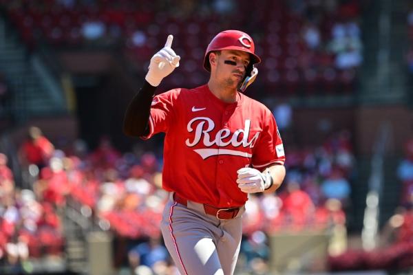 Spencer Steer drives in 5, Reds down Cardinals