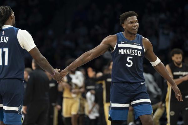 Wolves grab big lead, fend off Wizards’ 2nd-half rally