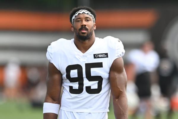 Browns DE Myles Garrett cited for 100 mph in a 60 mph zone