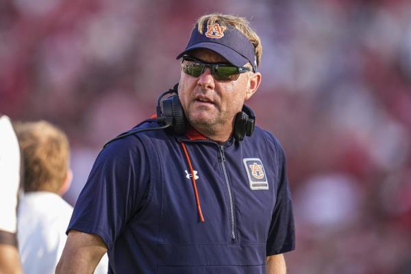 Auburn coach Hugh Freeze (illness) joins team in Kentucky