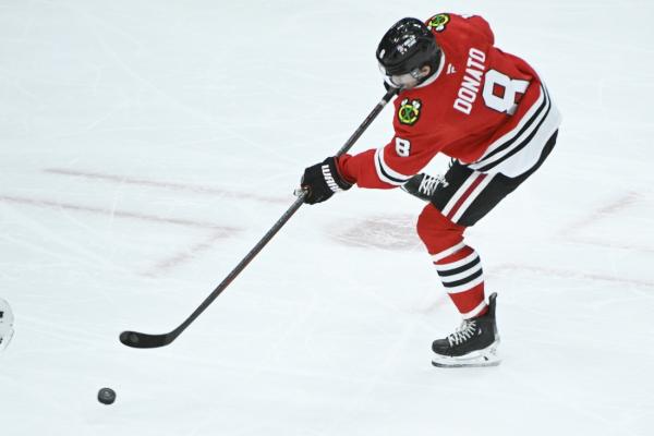 Blackhawks brace for trade deadline ahead of Utah game