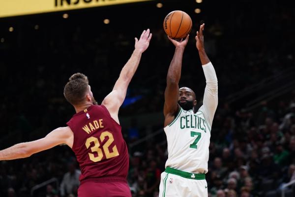 Jaylen Brown, Celtics pull away from Cavaliers