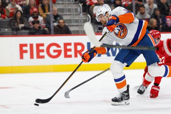 Islanders aim to continue surge vs. rebuilding Canucks