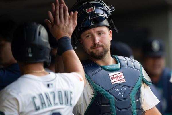 Mariners deliver in 11th to outlast Astros