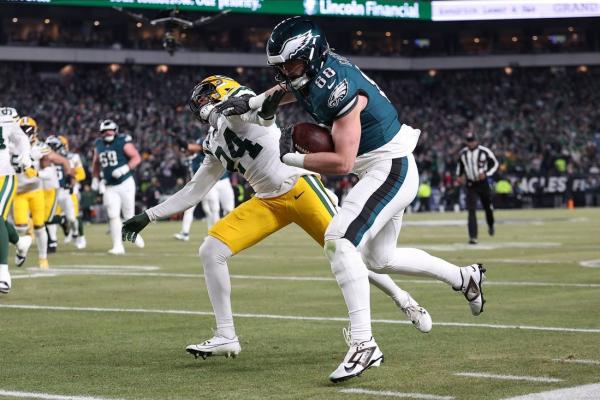 Eagles fly past Packers, advance to divisional round