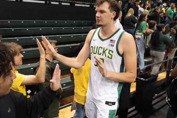 Unranked Oregon looks to set tone vs. Hawaii in home opener