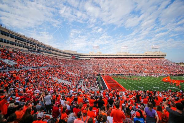Oklahoma selling fans press conference tickets for $700