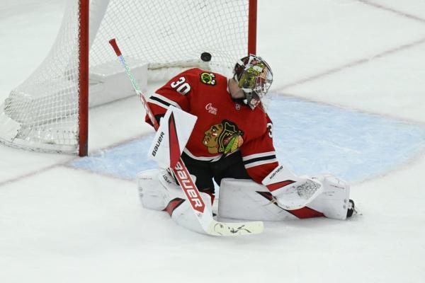 Blackhawks G Spencer Knight agrees to 3-year extension