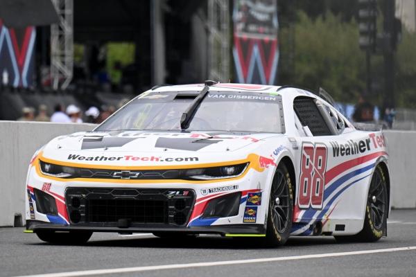 Shane van Gisbergen cruises to victory at Chicago Street Race