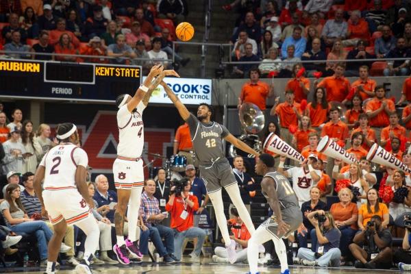 No. 5 Auburn overcomes lull, downs Kent State