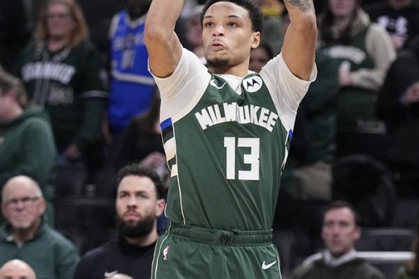 Bucks ride Kevin Porter Jr., Ryan Rollins to win vs. Pistons