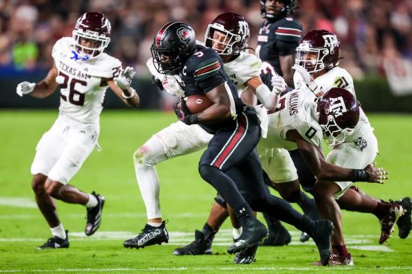 South Carolina rolls, hands No. 10 Texas A&M 1st SEC loss