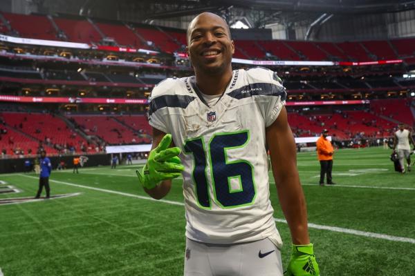 Seahawks release veteran WR Tyler Lockett