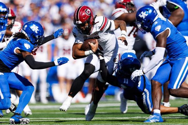 South Carolina notches efficient win over Kentucky