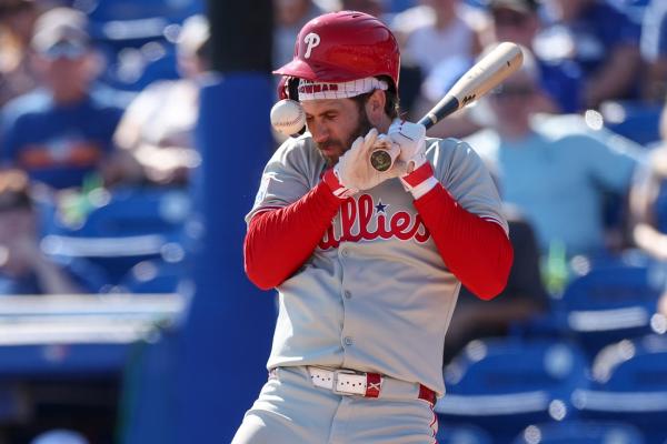 Phillies 1B Bryce Harper exits after HBP