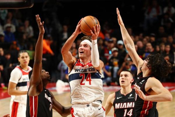 Bam Adebayo powers Heat past Wizards in Mexico City thumbnail