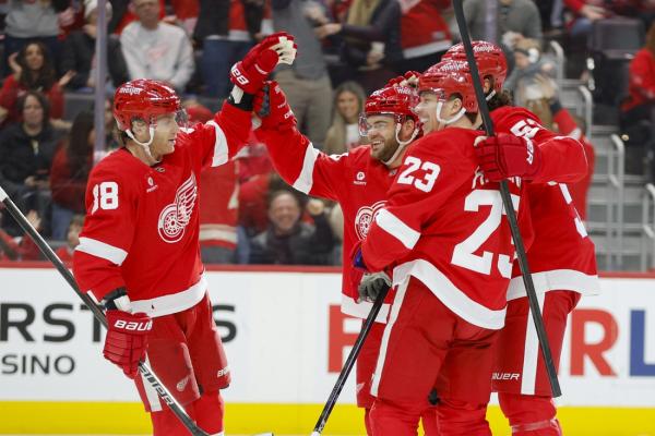 Red Wings blow big lead but edge Ducks in OT