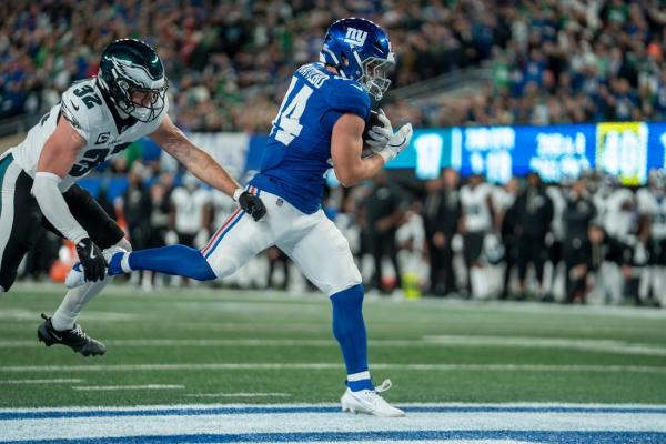 Giants ride rookies Jaxson Dart, Cam Skattebo to rout of Eagles