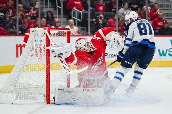 Kyle Connor eclipses 500-point plateau as Jets crush Red Wings