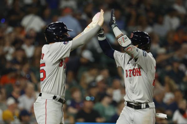 After blown save, Red Sox smack 2 HRs in 10th to beat Tigers thumbnail