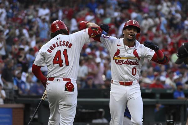 Late rally pushes Cards past Cubs for sweep of twin bill thumbnail