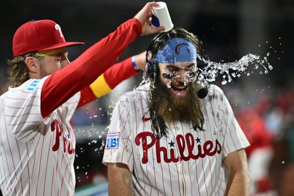 MLB roundup: Phillies top Cubs, clinch first-round bye