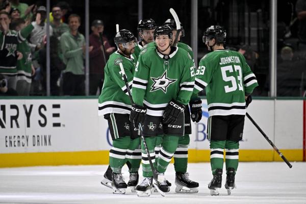 Jason Robertson logs three points as Stars beat Sharks